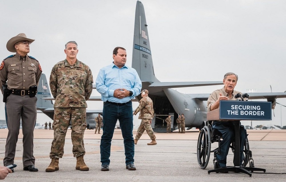 Gobernador de Texas envía helicópteros para reforzar la frontera ante la firma del capítulo 8