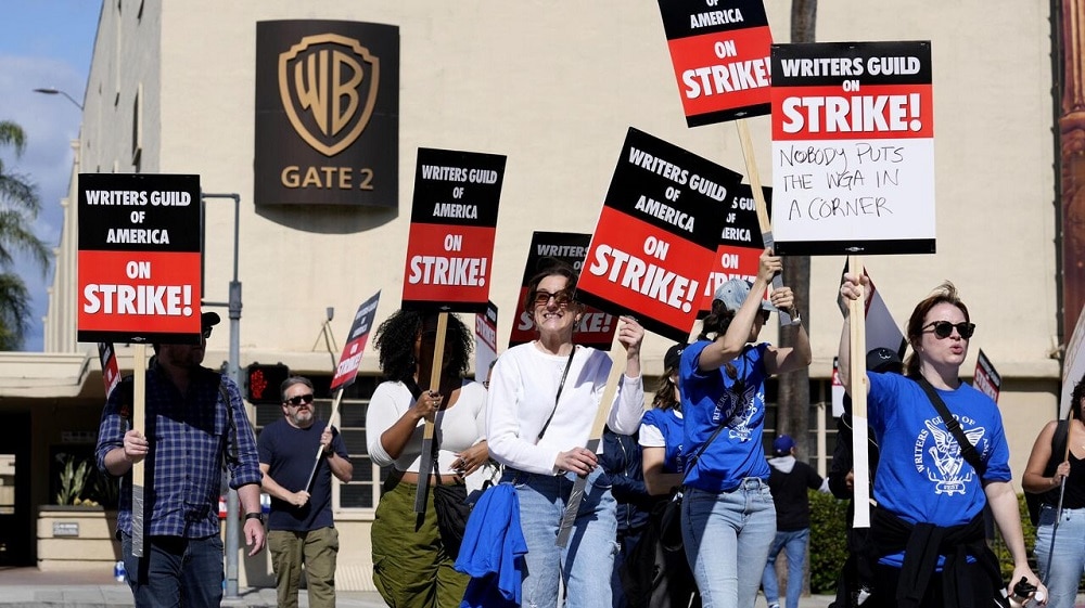Guionistas de Hollywood exigen mejores salarios, amenazan con detener grandes producciones