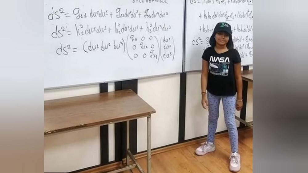 Niña con autismo tiene el coeficiente intelectual superior a Einstein y Hawking