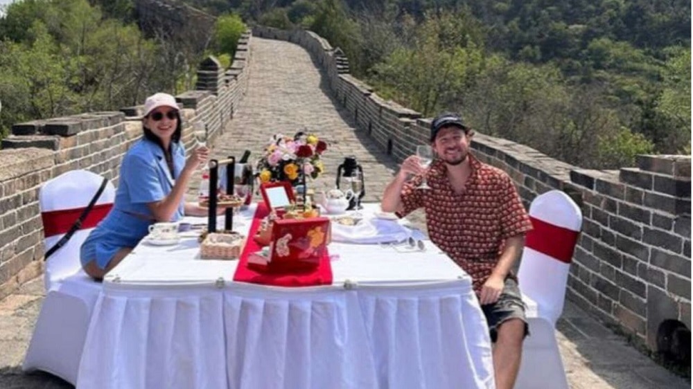 Famoso influencer Luisito Comunica reservó parte de la Muralla China para su novia