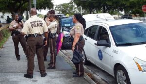 Policía de Miami “no acatará orden” de Ron DeSantis: No pedirán documentos migratorios