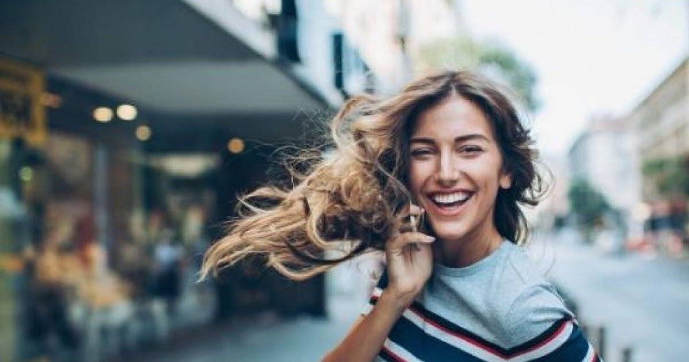 Mujeres sin hijos y sin pareja son más felices, según experto