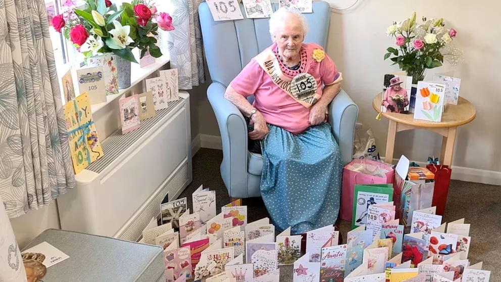 anciana 108 años , perros mascotas