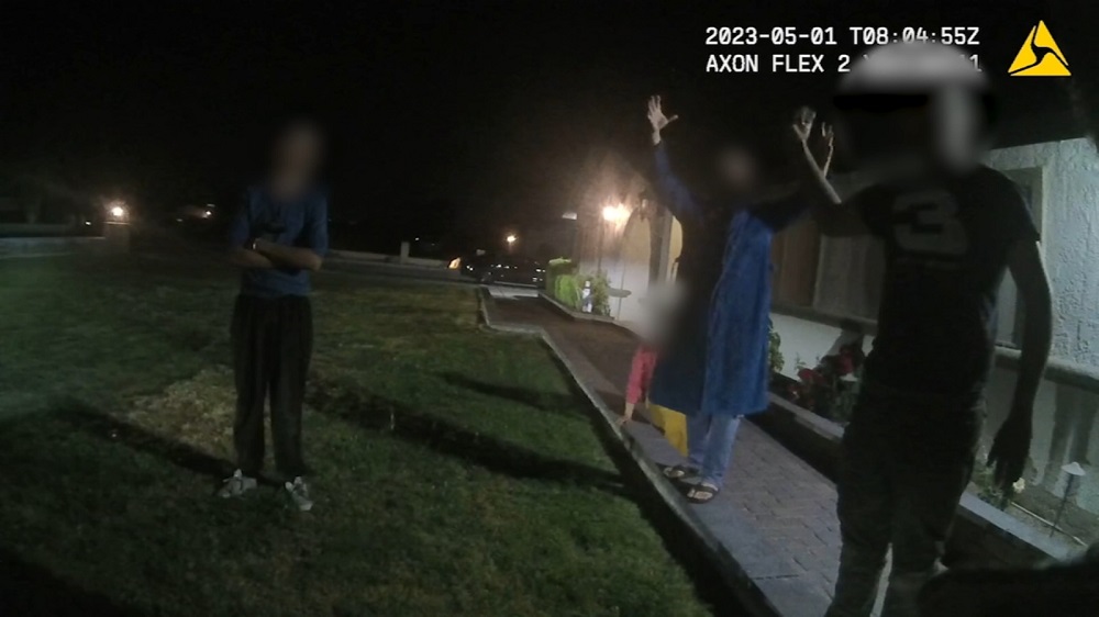Familia llama al 911 para reportar que nave extraterrestre se estrelló en su patio