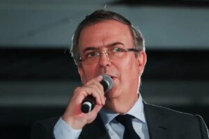 Canciller de México anuncia su dimisión para buscar la presidencia