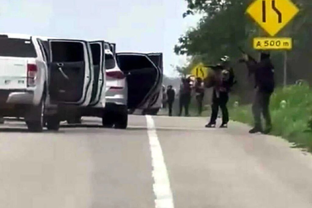 Secuestran a 14 empleados de la Secretaría de Seguridad en México