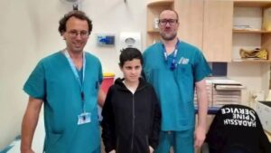 Cirujanos israelíes logran “unir la cabeza de un niño” tras accidente