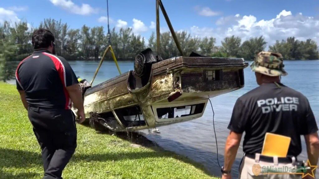 Misterioso e increíble hallazgo de 30 vehículos sumergidos en un lago de EEUU