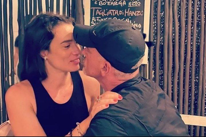 Eros Ramazzotti aparece con su nuevo amor, una joven 25 años menor que él