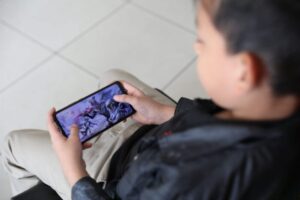 China planea limitar el uso de dispositivos móviles a menores de 18 años