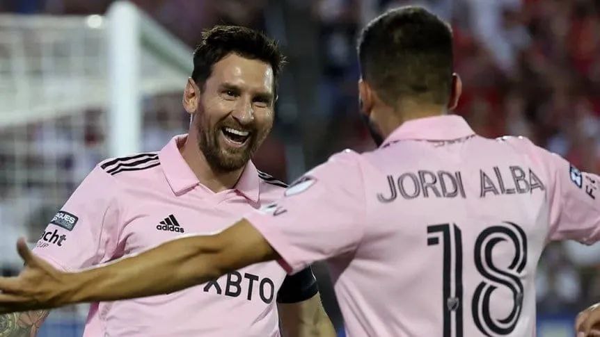 Messi y Jordi Alba recrean un histórico gol marcado en el Bernabéu