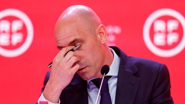 La FIFA estudia una sanción de 15 años de inhabilitación para Luis Rubiales