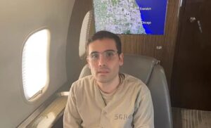 Del Altiplano a Chicago: filtran la primera imagen de Ovidio Guzmán al ser extraditado