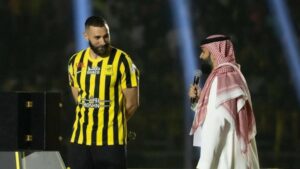 Ministro de Francia acusa a Benzema de tener vínculos con una organización terrorista