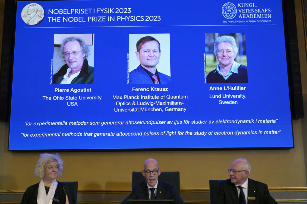 Premio Nobel de Física fue otorgado a tres científicos por su estudio sobre electrones