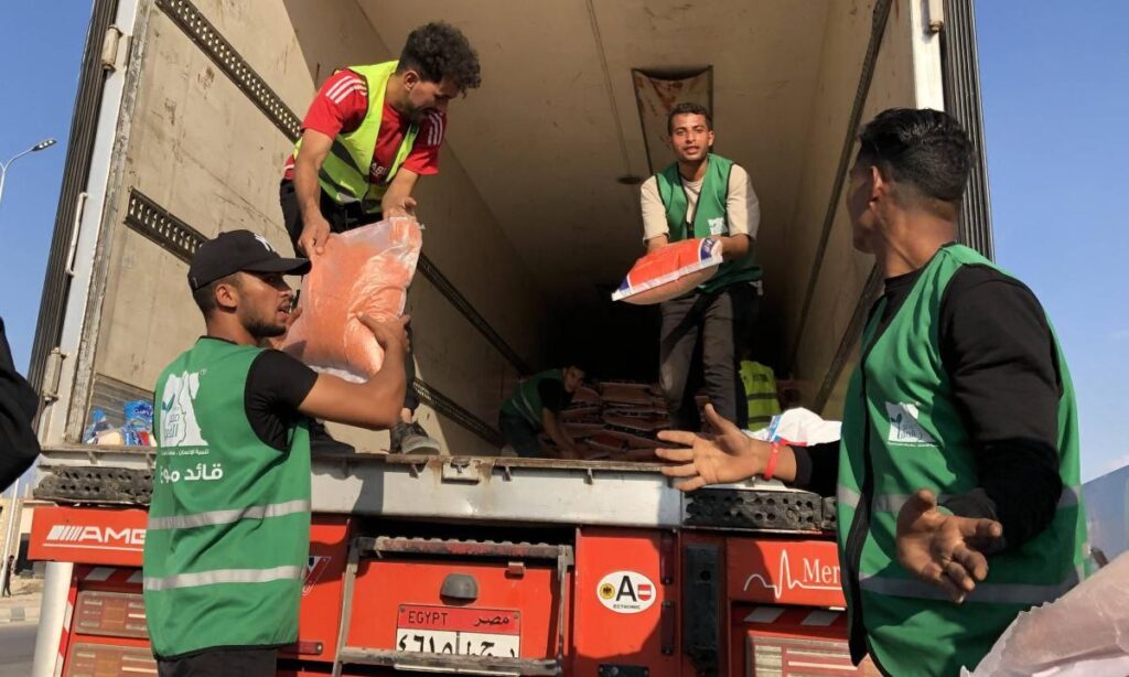 Israel autoriza envío de ayuda humanitaria a Gaza