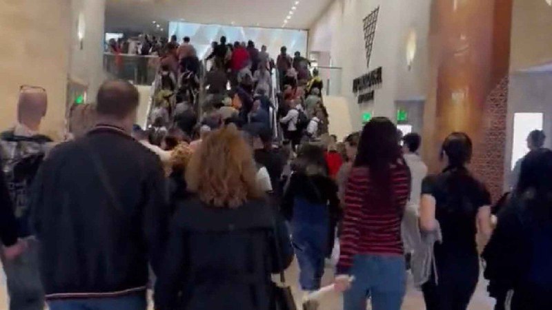 "Terror e incertidumbre" en museo del Louvre de París por amenada de atentado
