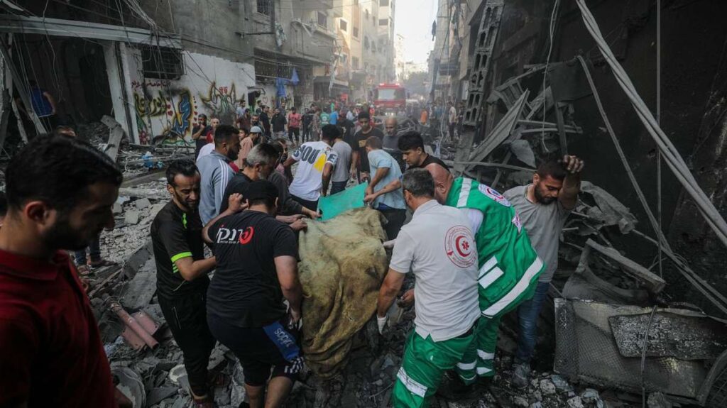 Hospitales en Gaza están sin agua ni combustible con miles de heridos