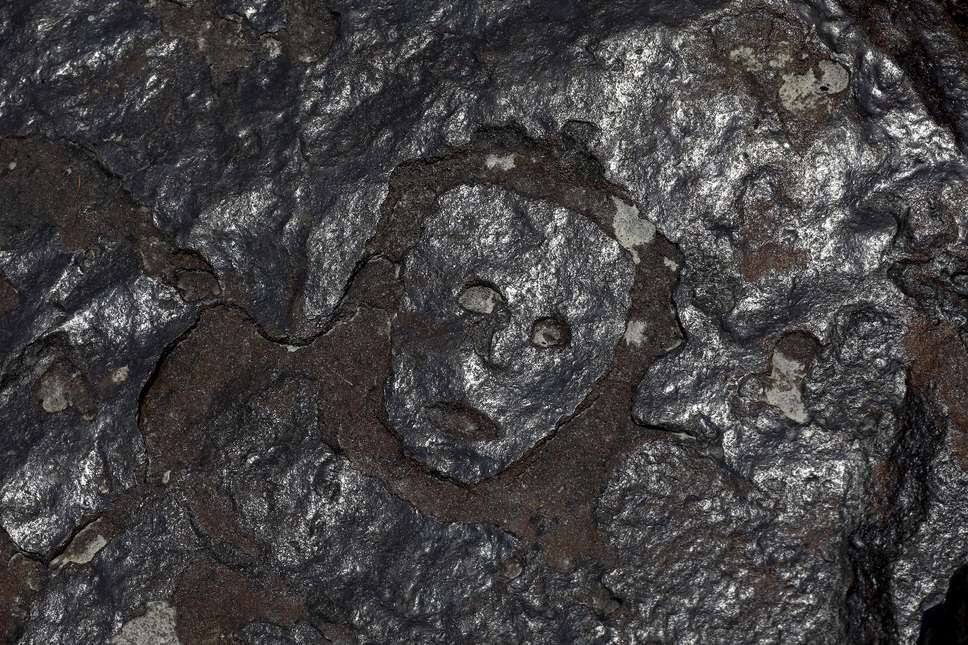 Hallan rostros de aborígenes tallados en piedras tras “feroz” sequía en la Amazonia