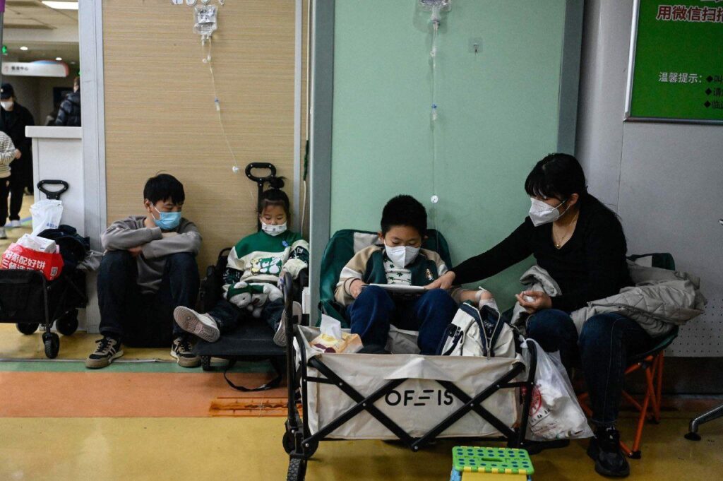 Alerta por “hospitales desbordados” en China tras aumento de enfermedad respiratoria en menores
