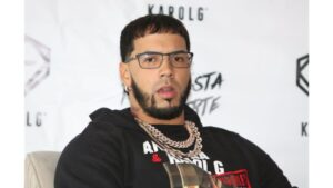 Anuel AA afirma que Messi es autista y las redes no lo perdonan