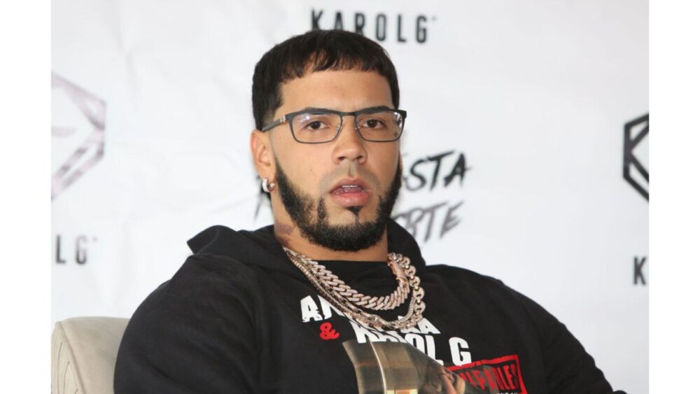 Anuel AA afirma que Messi es autista y las redes no lo perdonan