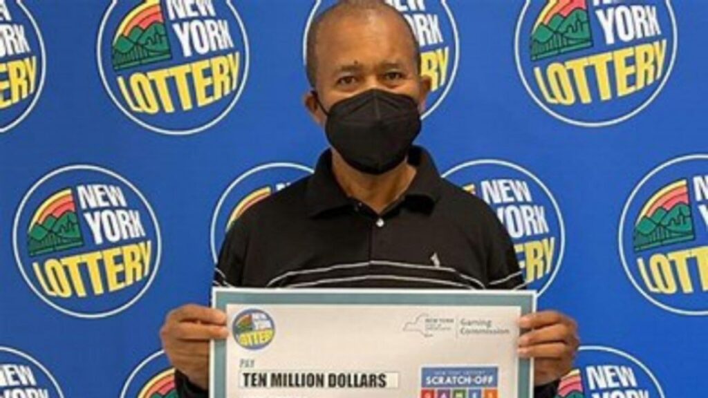 Hombre gana 10 millones de dólares por segunda vez en poco más de un año