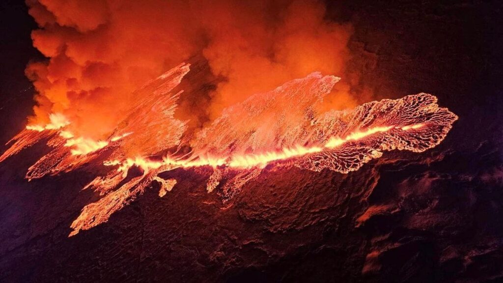 Enjambre de terremotos en Islandia provoca la primera erupción de un volcán