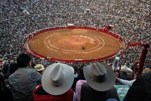 Regresan las corridas de toros a la Ciudad de México en medio de protestas