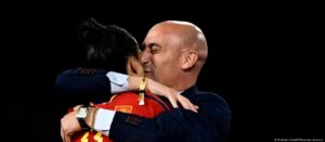 Justicia sugiere llevar a juicio a Rubiales por beso a Jenni Hermoso
