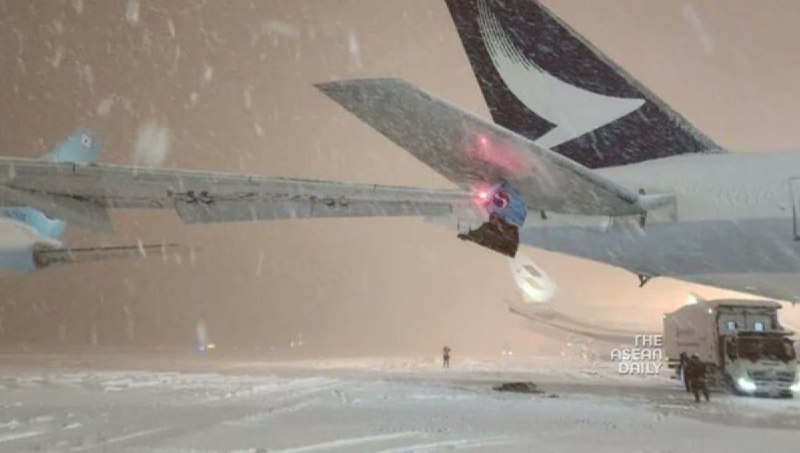 Aviones de pasajeros chocan sus alas en medio de condiciones climáticos
