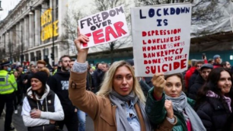 Los hombres de la Generación Z son más conservadores y las mujeres son más liberales