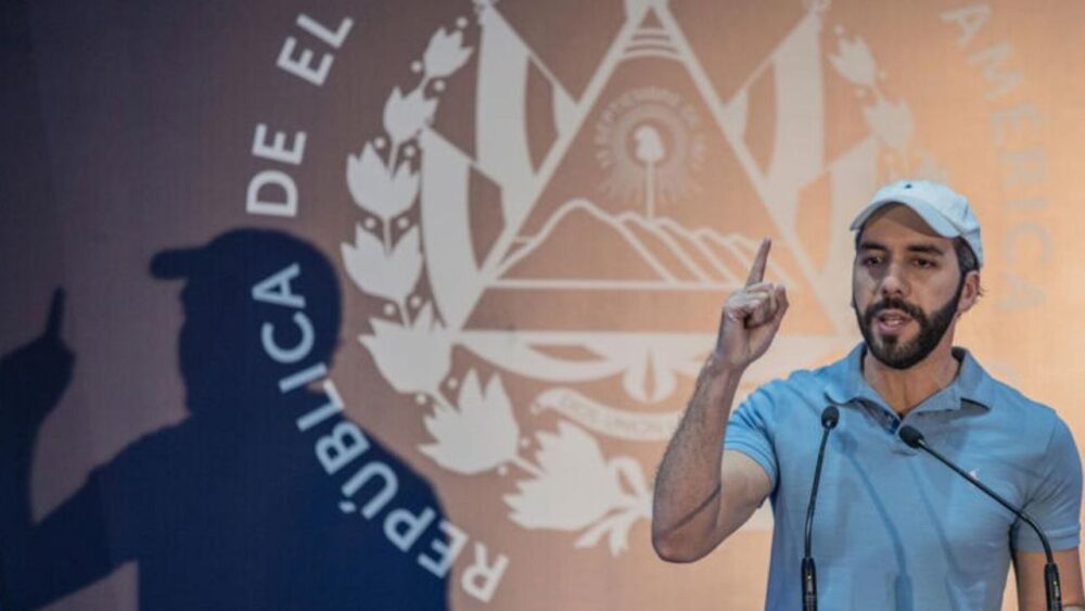 Bukele a los medios de comunicación: "Es necesario que tengan un poco de balance y dignidad"