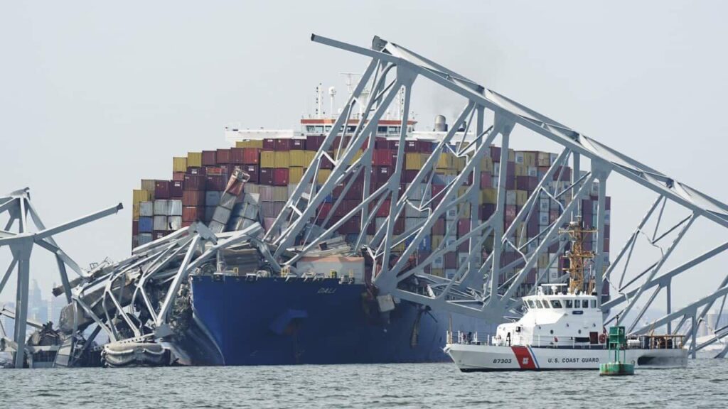 Autoridades dan por muertos a seis latinos que trabajaban cuando colapsó el puente en Baltimore