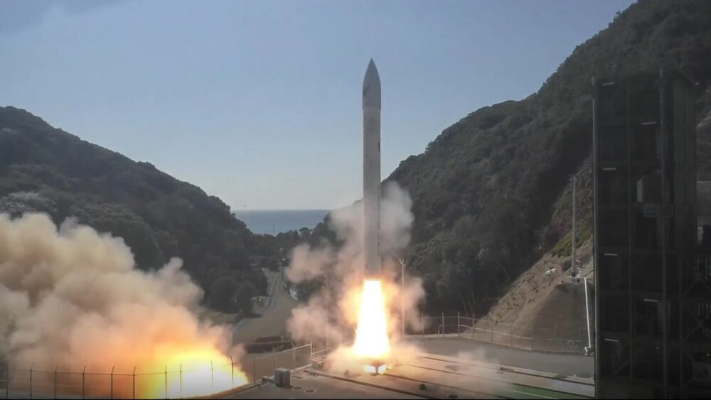 Cohete privado explota después de su lanzamiento en Japón