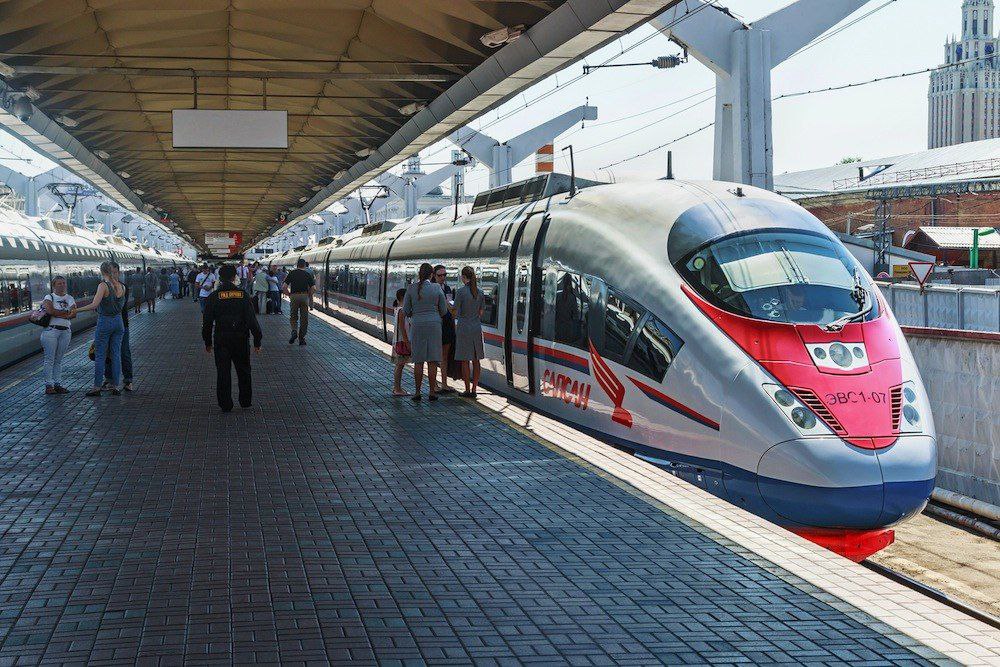 Un tren de alta velocidad viajará de Moscú a San Petersburgo en dos horas