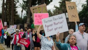 La Corte Suprema de Arizona revivió una ley de 1864 para prohibir el aborto en el estado