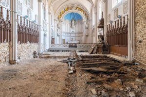 Encuentran muerta a una joven en una iglesia abandonada mientras “buscaba fantasmas” para TikTok
