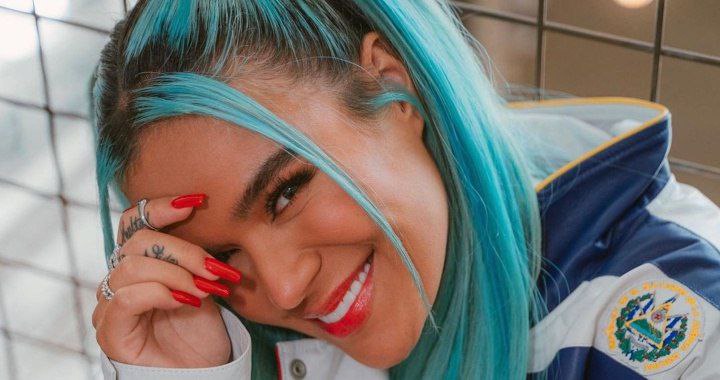 Karol G comete “horrendo” error por mala ortografía y es atacada en redes sociales