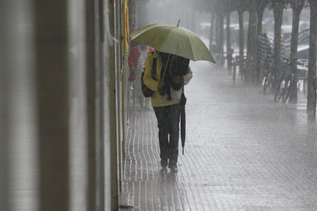Lluvias con actividad eléctrica continuarán afectando varias regiones de Honduras