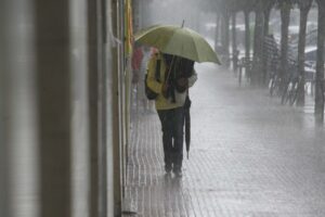 Lluvias con actividad eléctrica continuarán afectando varias regiones de Honduras