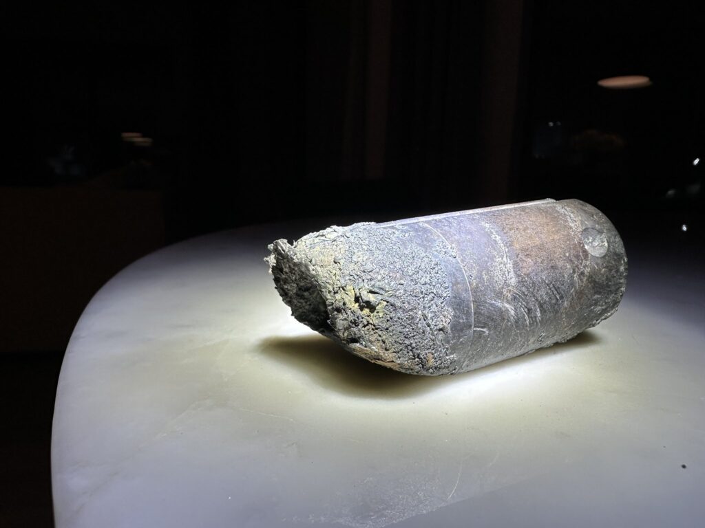 Extraño objeto cae desde el espacio en el interior de una casa en Florida