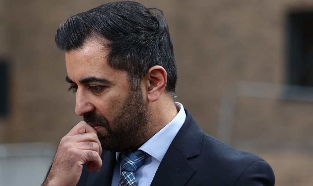 Dimite el primer ministro de Escocia tras perder el apoyo de parte de la coalición de gobierno