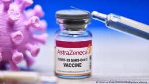 AstraZeneca acepta que su vacuna contra el coronavirus provoca trombosis