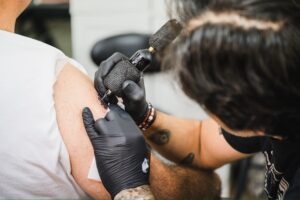 Estudio revela que los tatuajes podrían aumentar el riesgo de desarrollar cáncer