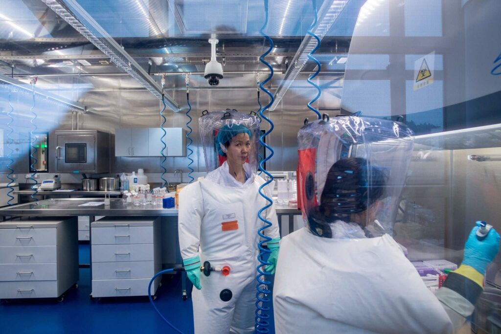 Denuncian que China está creando un virus mutante con componente del ébola