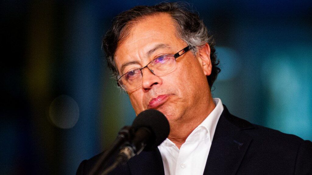 Abren investigación y formulan cargos en contra del presidente de Colombia y su gerente de campaña
