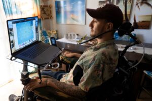 Implante cerebral con IA permite a paciente comunicarse en inglés y español por primera vez