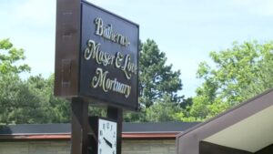 Mujer que había sido declarada muerta en un asilo fue encontrada respirando dos horas después