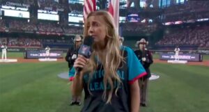 Ingrid Andress confiesa estar borracha durante su interpretación del Himno Nacional de EEUU en el MLB